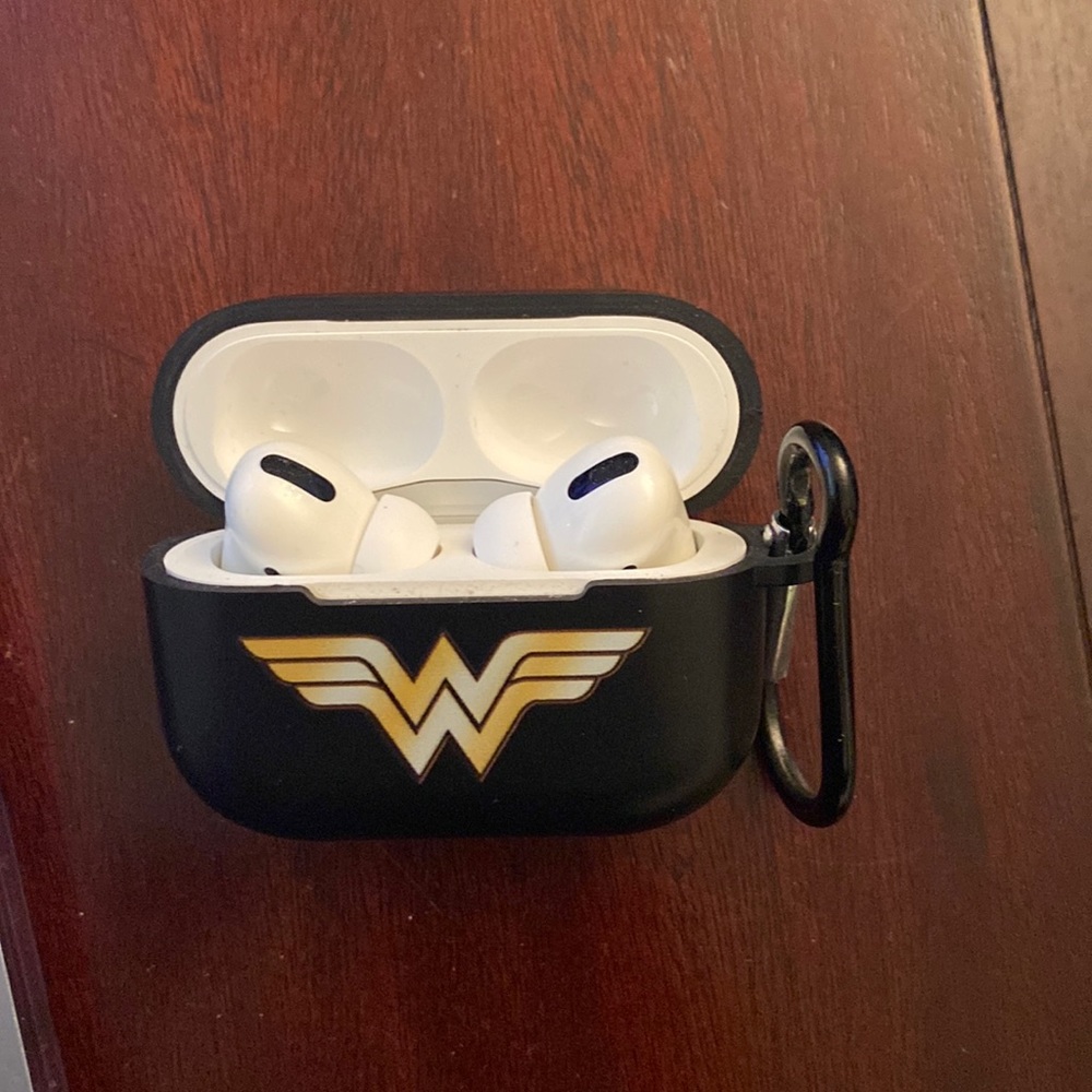 Apple AirPods Pro w/ Wonder Woman case